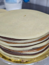 Cargar imagen en el visor de la galería, Torta Láminas de Mazapán
