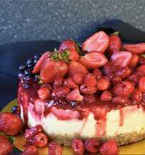 Cargar imagen en el visor de la galería, Cheesecake Tres Quesos Berries
